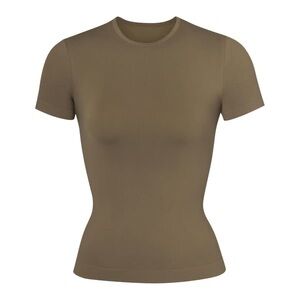 Skims Soft Smoothing Seamless T-Shirt in Army Green